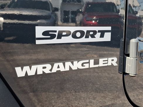 Used 2017 Jeep Wrangler Sport w/ Quick Order Package 24S AWD/4WD image 27