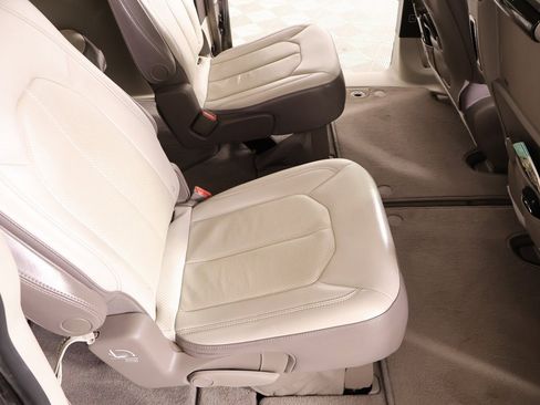 Used 2017 Chrysler Pacifica Touring-L Plus image 16