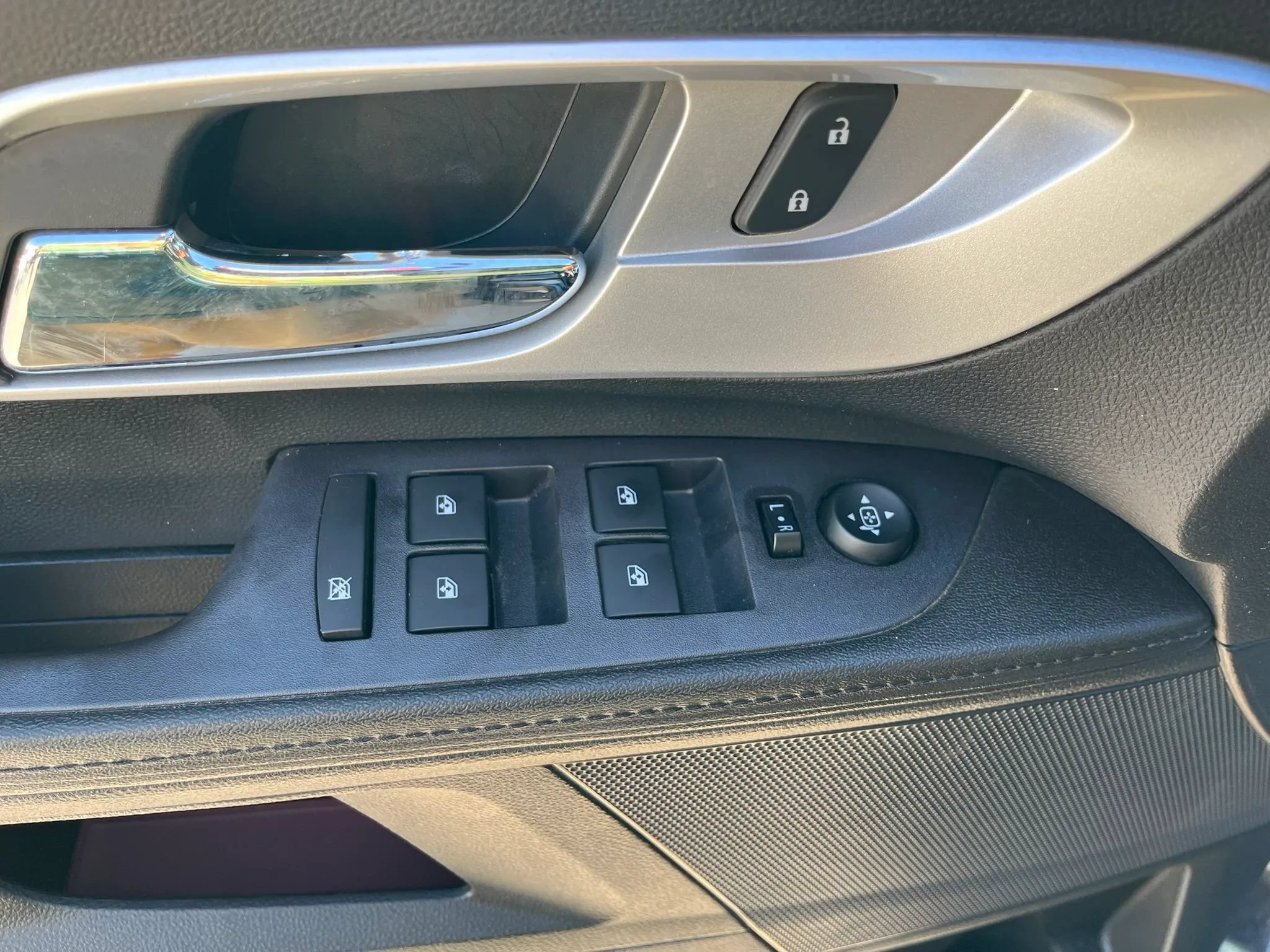 Used 2017 Chevrolet Equinox LS AWD/4WD image 25
