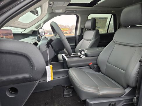 New 2025 Ford Expedition Active image 13