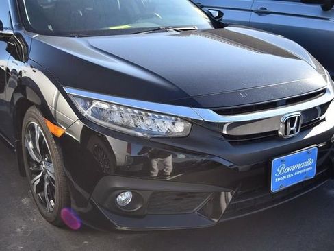 Used 2017 Honda Civic Touring image 3