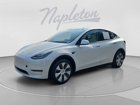 Used 2023 Tesla Model Y Long Range AWD/4WD image 1