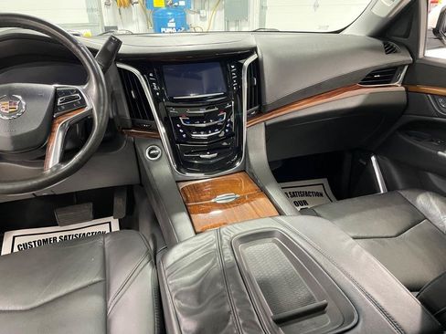 Used 2015 Cadillac Escalade Luxury AWD/4WD image 39