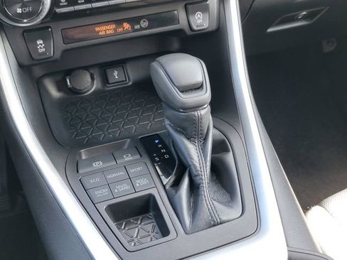 Used 2022 Toyota RAV4 XLE image 25