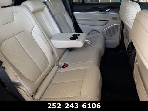 Used 2022 Jeep Grand Cherokee Limited 4xe w/ Luxury Tech Group II AWD/4WD image 40
