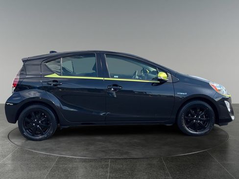 Used 2016 Toyota Prius C Persona Series FWD image 10