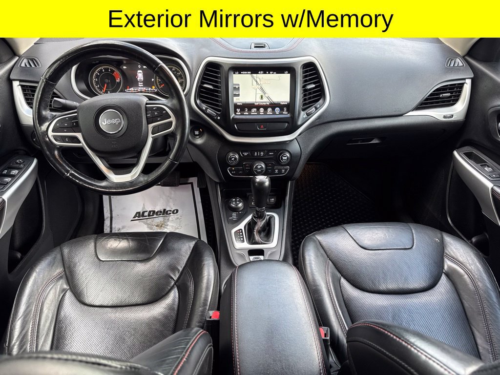 Used 2017 Jeep Cherokee Trailhawk AWD/4WD image 12