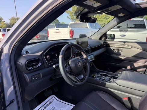Used 2025 Honda Pilot Black Edition image 6