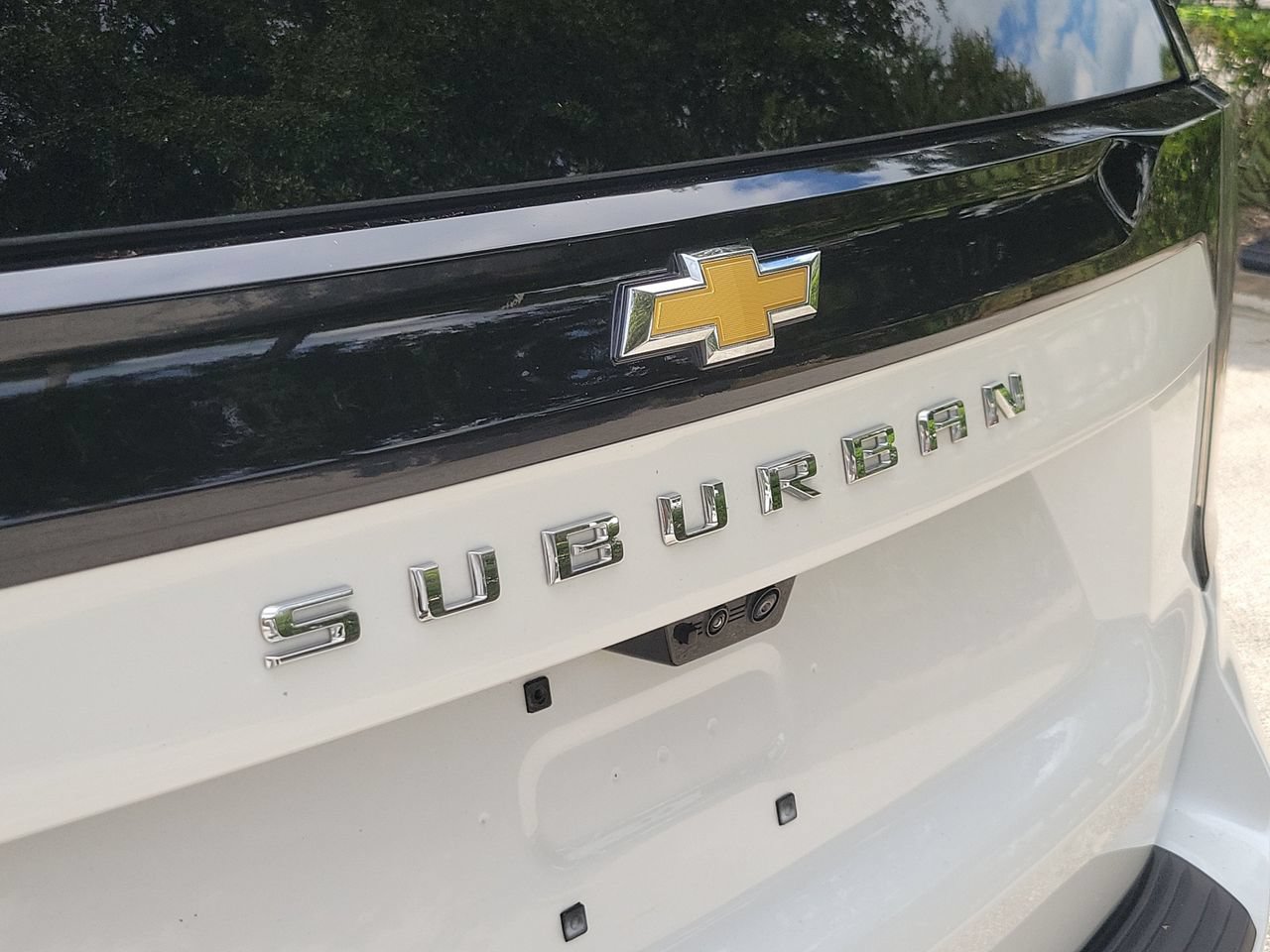 Used 2025 Chevrolet Suburban High Country RWD image 6