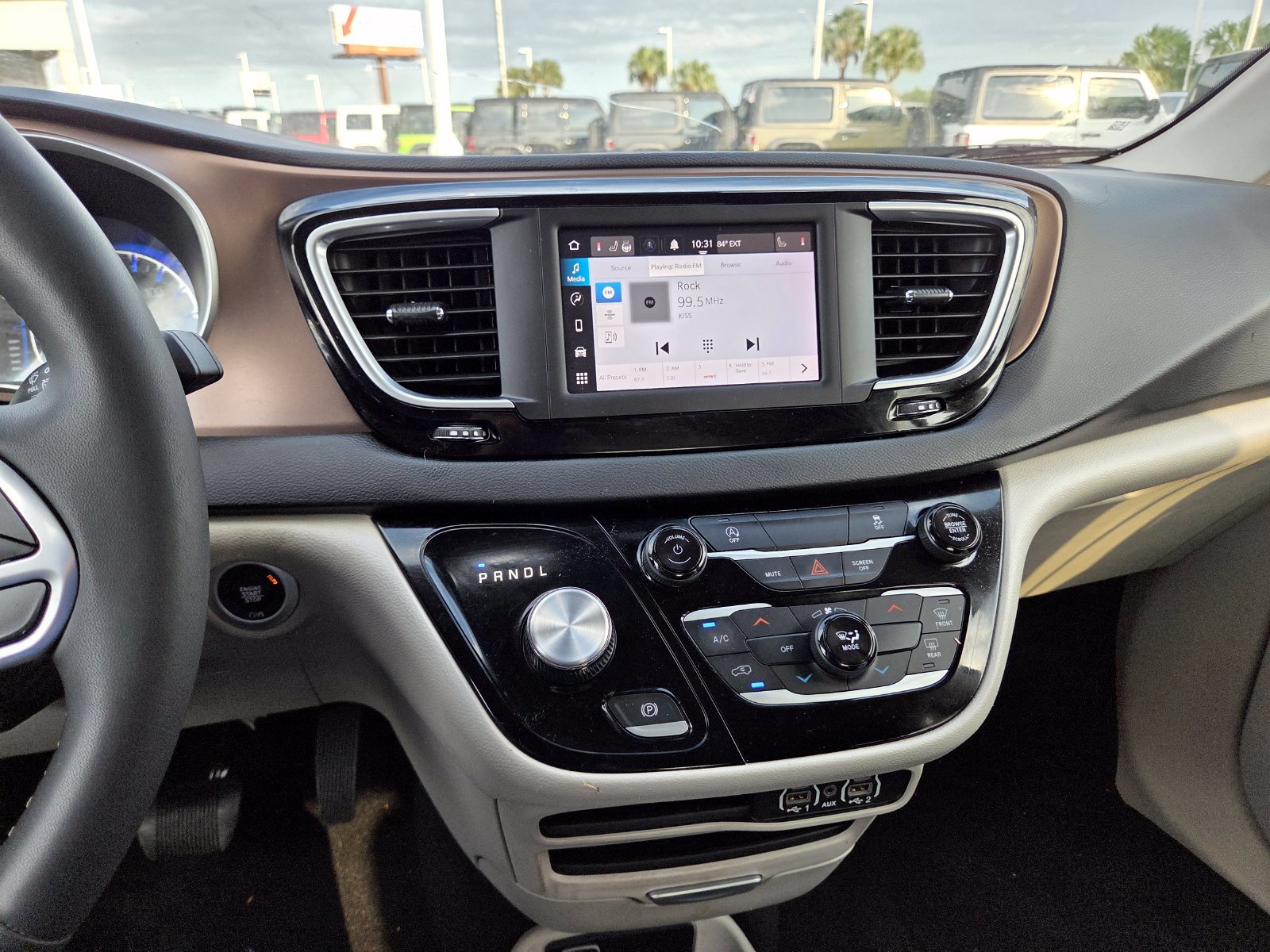 Used 2023 Chrysler Voyager LX FWD image 8