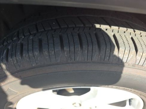 Used 2011 Jeep Grand Cherokee Laredo image 4