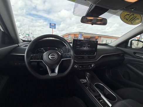 Used 2025 Nissan Altima 2.5 SV w/ SV Premium Package AWD/4WD image 11
