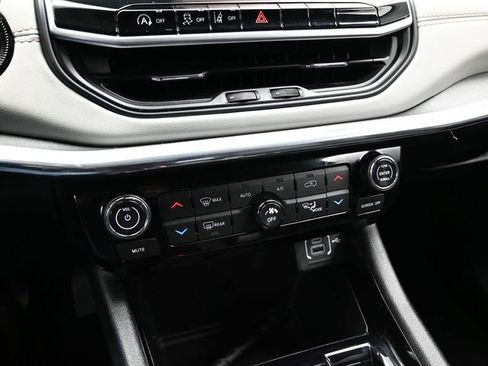 Certified 2022 Jeep Compass Limited image 44