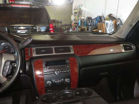 Used 2013 Chevrolet Avalanche LS image 39