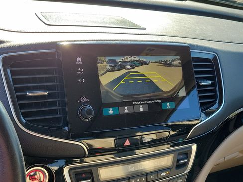 Used 2021 Honda Pilot Touring image 32