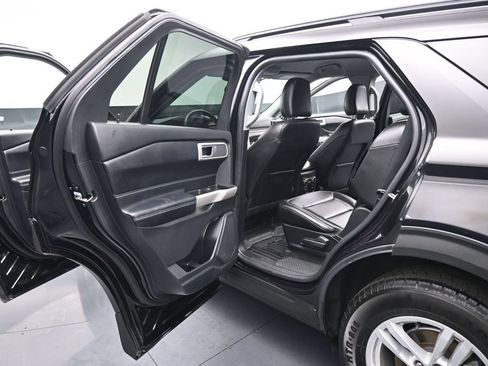 Used 2022 Ford Explorer XLT AWD/4WD image 16