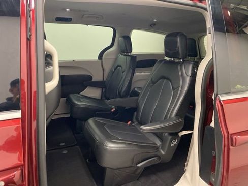 Used 2020 Chrysler Voyager Lxi image 18