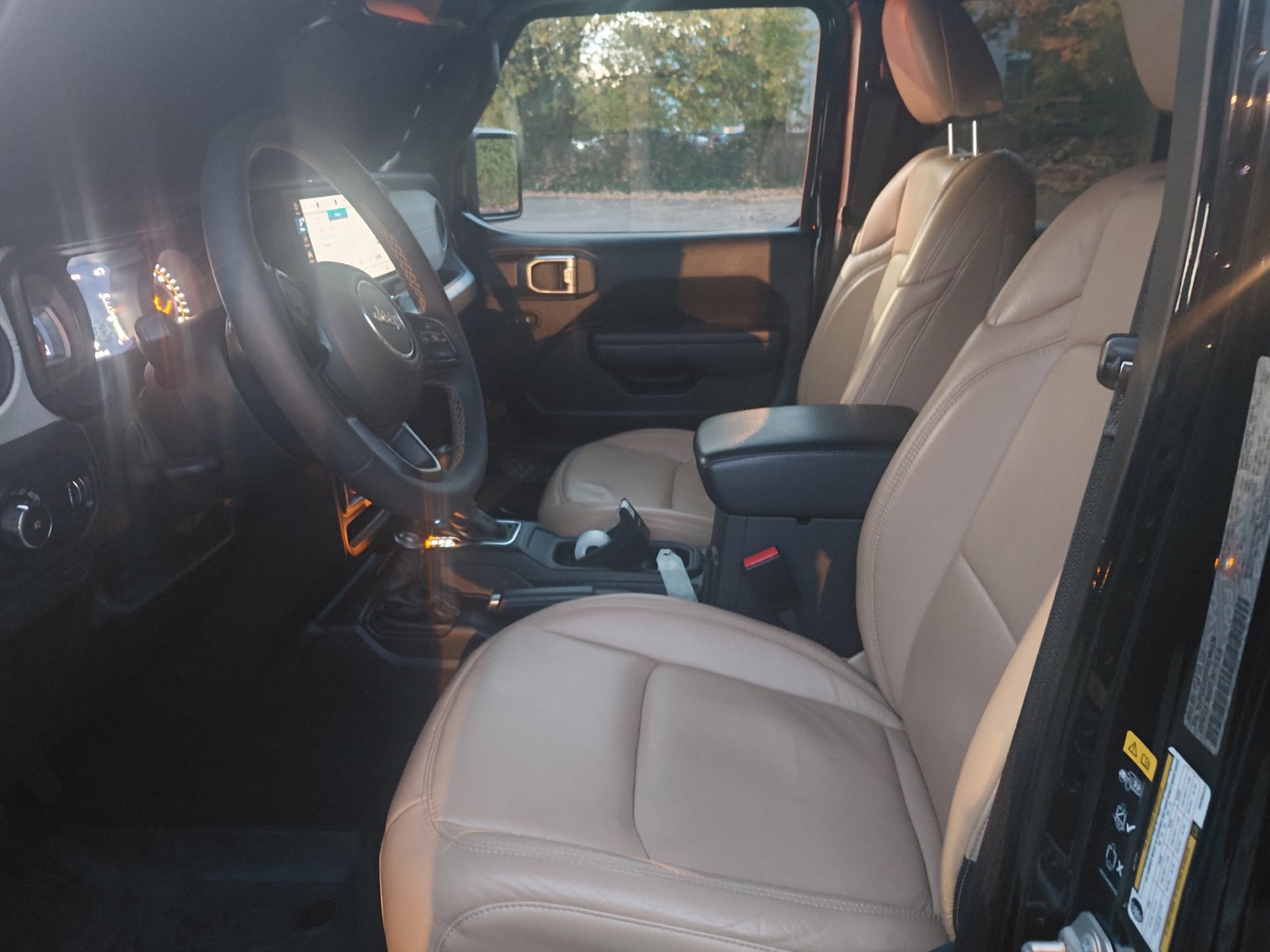 Used 2024 Jeep Wrangler Unlimited Sport AWD/4WD image 2