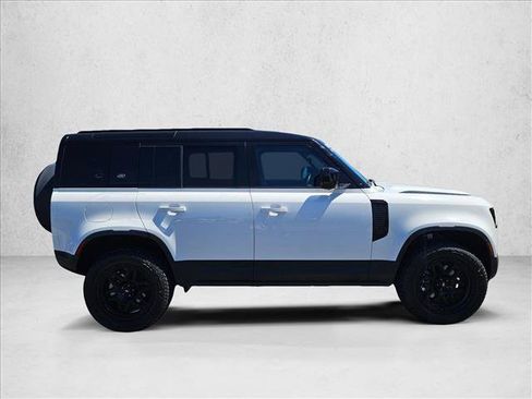 Used 2023 Land Rover Defender 110 S AWD/4WD image 4