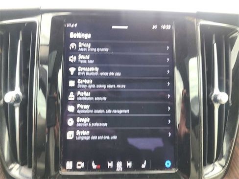 Used 2022 Volvo XC60 B5 Momentum image 28