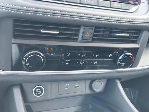 Used 2023 Nissan Rogue S image 26