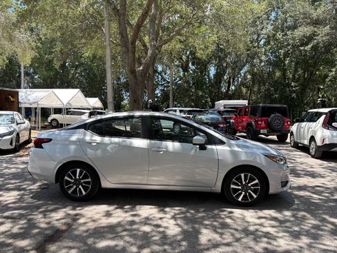 Used 2025 Nissan Versa SV FWD image 14