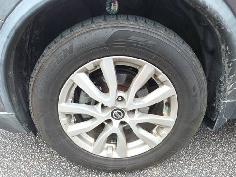 Certified 2018 Nissan Rogue SV FWD image 10
