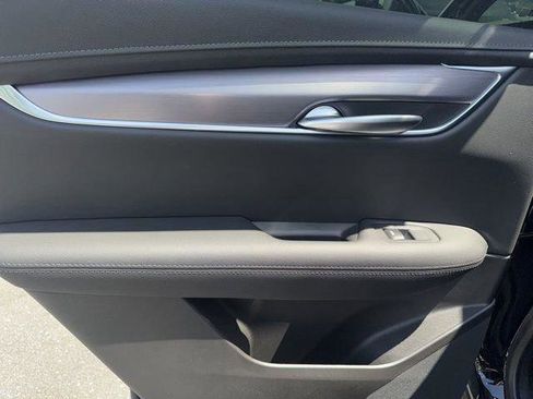 New 2025 Cadillac XT5 Luxury image 14