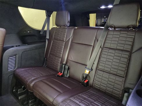 Used 2023 Cadillac Escalade ESV Sport Platinum w/ Heavy-Duty Trailer Package image 11