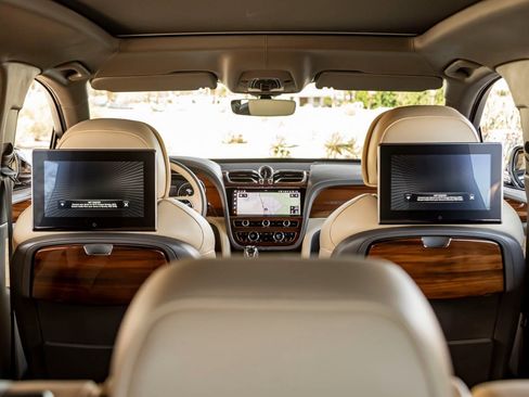 Certified 2023 Bentley Bentayga Extended Wheelbase image 24