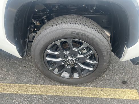 New 2024 Toyota Tundra Platinum image 11