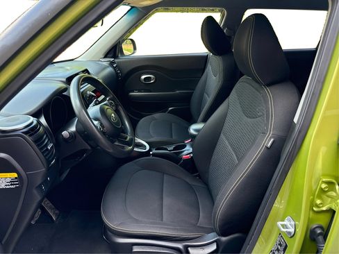 Used 2014 Kia Soul + FWD image 9