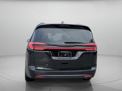Used 2025 Chrysler Pacifica Limited FWD image 24
