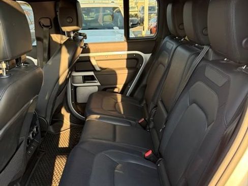 Used 2024 Land Rover Defender 130 X-Dynamic SE AWD/4WD image 8