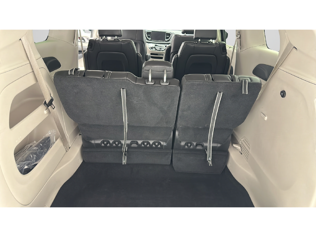Used 2024 Chrysler Pacifica Touring-L FWD image 20