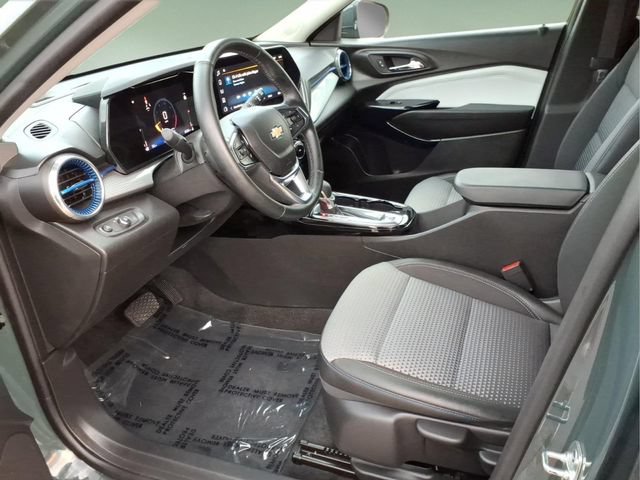 Used 2025 Chevrolet Trax LT w/ Driver Confidence Package FWD image 11