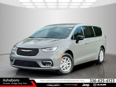 New 2025 Chrysler Pacifica Select