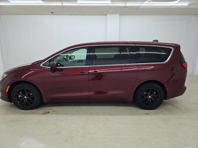 Used 2023 Chrysler Voyager LX FWD image 18