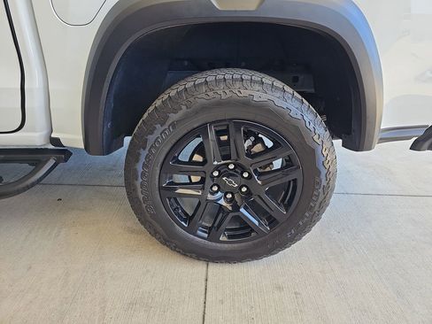 Used 2024 Chevrolet Colorado Trail Boss w/ Technology Package AWD/4WD image 36