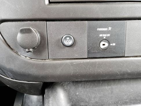 Used 2015 Chevrolet Express 2500 image 21