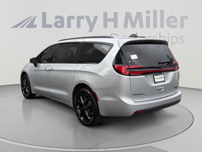 New 2026 Chrysler Pacifica Limited w/ S Appearance Package