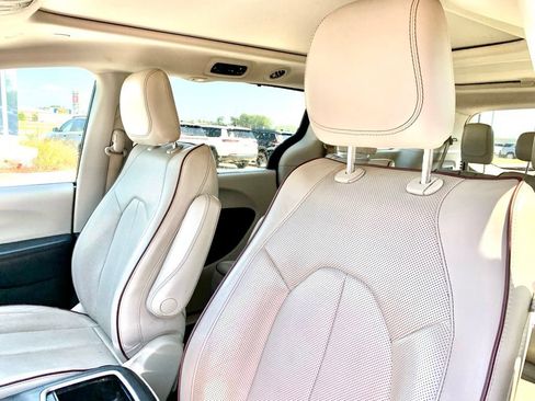 Used 2020 Chrysler Pacifica Limited FWD image 13