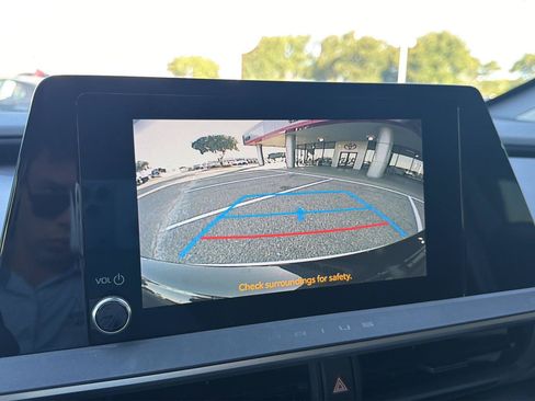 Used 2024 Toyota Prius LE FWD image 29