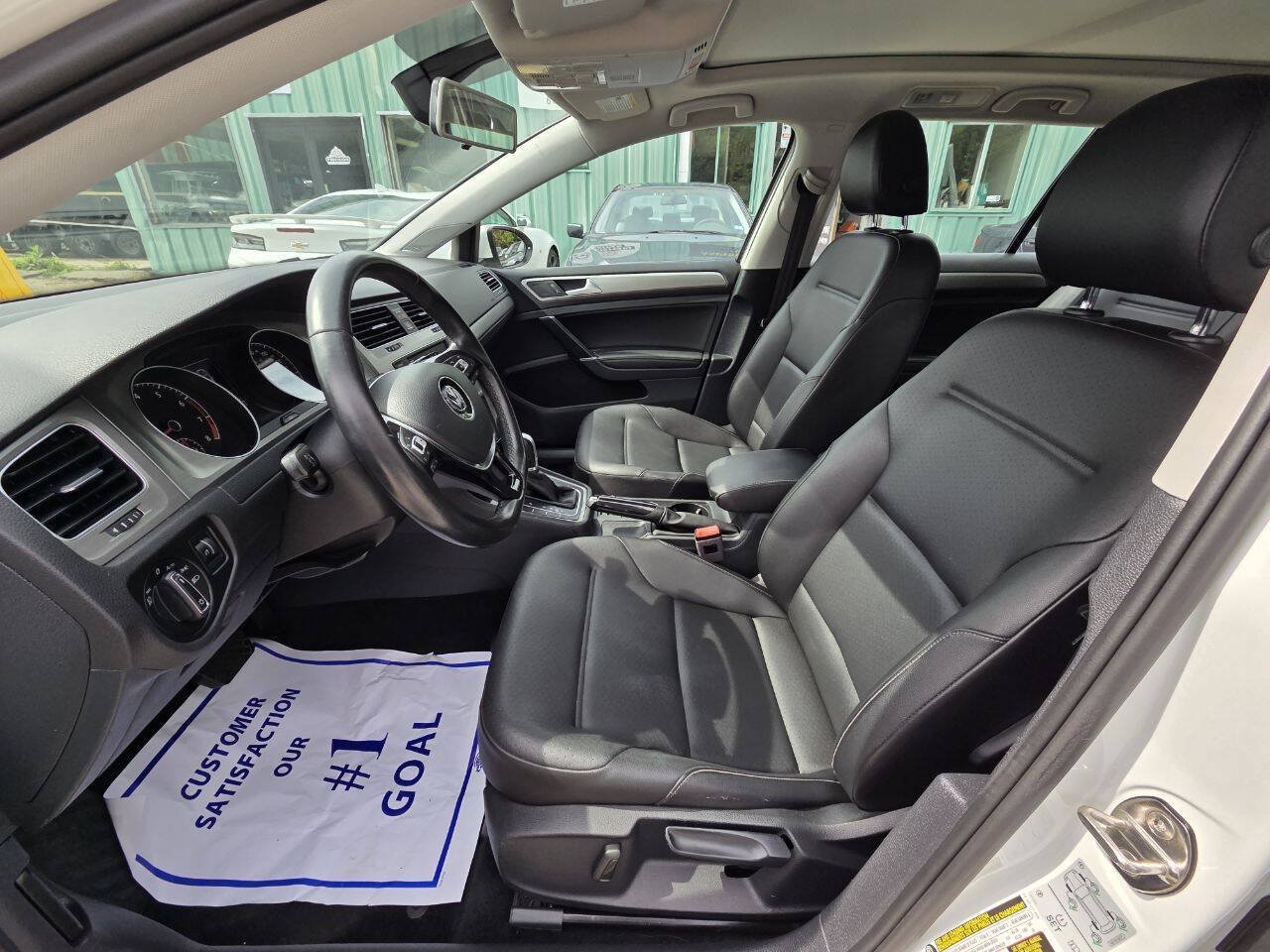 Used 2017 Volkswagen Golf SE FWD image 19