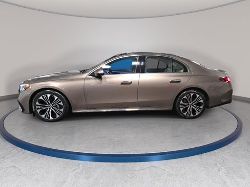 Used 2024 Mercedes-Benz E 350 4MATIC Sedan image 9