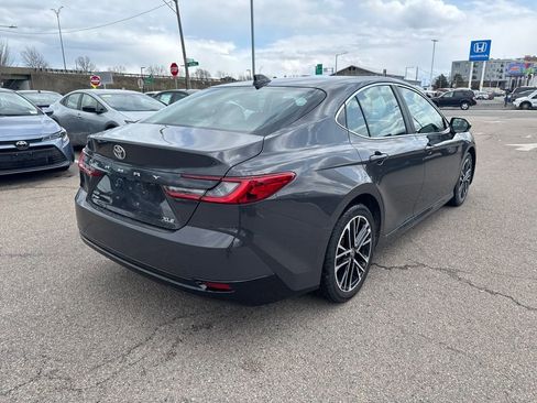 Used 2025 Toyota Camry XLE AWD/4WD image 7