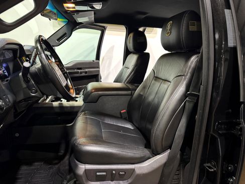 Used 2015 Ford F250 Lariat w/ Lariat Interior Package image 9