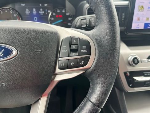 Used 2022 Ford Explorer XLT w/ Equipment Group 202A RWD image 16