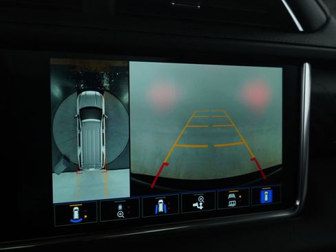 Used 2022 GMC Yukon XL Denali w/ Denali Premium Package image 32