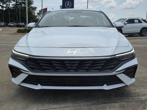 Used 2024 Hyundai Elantra SEL w/ Convenience Package FWD image 3
